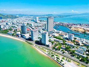Năm 2023, tỉnh Bình Định tiếp tục đẩy nhanh tiến độ thực hiện các công trình giao thông trọng điểm. (Ảnh Nguyễn Minh Thọ)