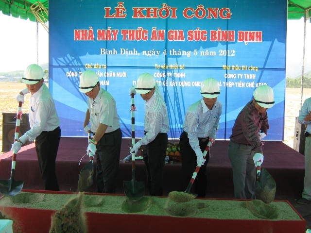 Hình ảnh tại lễ động thổ nhà máy thức ăn gia súc C.P.Bình Định