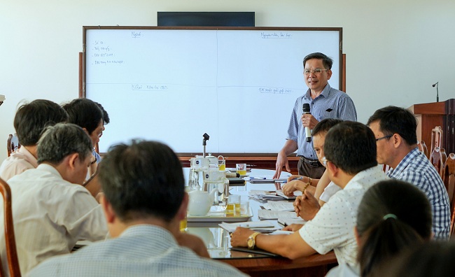 Chi cục Thuế TP Quy Nhơn tổ chức thảo luận về việc sử dụng ứng dụng chuyên ngành thực hiện thanh, kiểm tra tại trụ sở cơ quan thuế năm 2021. Ảnh: Chi cục Thuế TP Quy Nhơn
