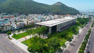 Quang cảnh Trung tâm Hội nghị tỉnh. Ảnh: DŨNG NHÂN