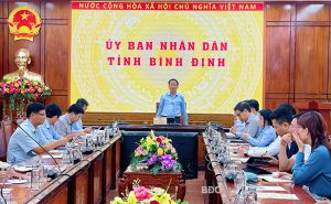 Chủ tịch UBND tỉnh Phạm Anh Tuấn yêu cầu chính quyền địa phương, sở, ngành làm việc xuyên ngày, đêm, kể cả ngày nghỉ để giải quyết công tác liên quan đến GPMB, vướng mắc của nhà đầu tư. Ảnh: HẢI YẾN