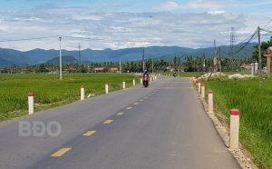 Huyện Hoài Ân phát triển KT-XH khá tốt nhờ hệ thống đường giao thông hoàn thiện, lan tỏa rộng. Ảnh: NGUYỄN HÂN