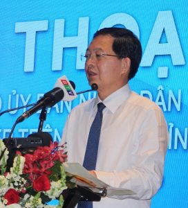 Chủ tịch UBND tỉnh Hồ Quốc Dũng phát biểu tại buổi đối thoại.